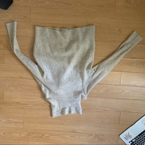 Community Plutarch Sweater - Picture 2 of 5